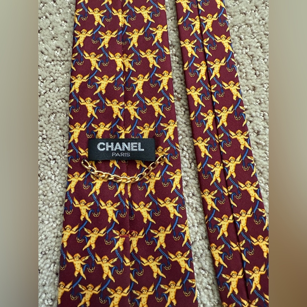 Chanel silk tie with chain